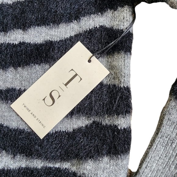 NWT Twine and String Zebra Fuzzy Mock Neck Juniors Sweater - Medium - Picture 3 of 8
